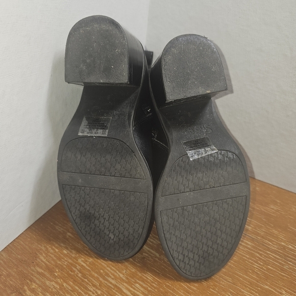 Circus by Sam Edelman stydded Boots. Black size 8. - Picture 6 of 9